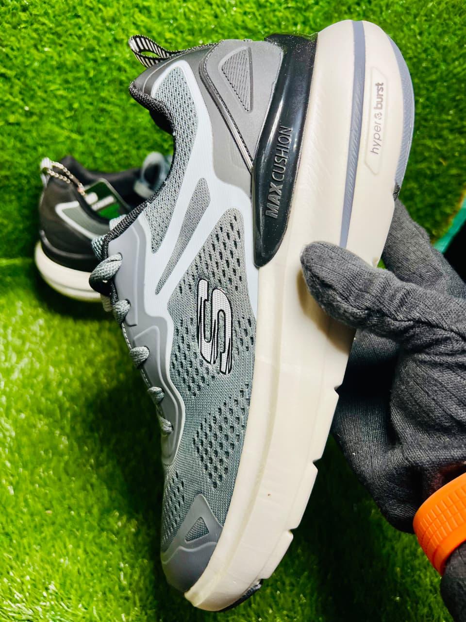 Skechers Max Cushioning (Hyper Burst)