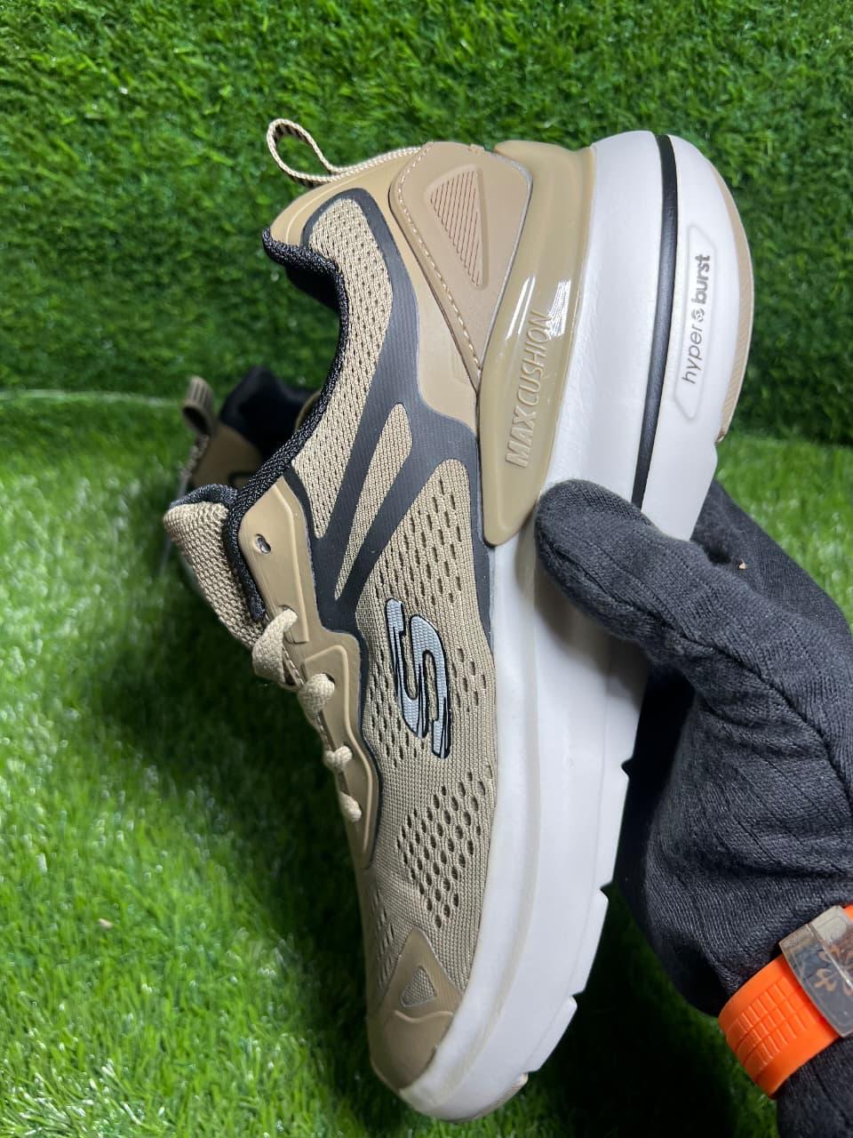 Skechers Max Cushioning (Hyper Burst)