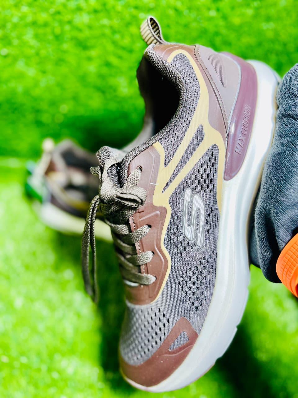 Skechers Max Cushioning (Hyper Burst)